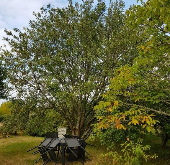 バス共有のスタンダードルーム, La Minoterie   Studio Avec Kitchenette Et Chambre D Hôtes