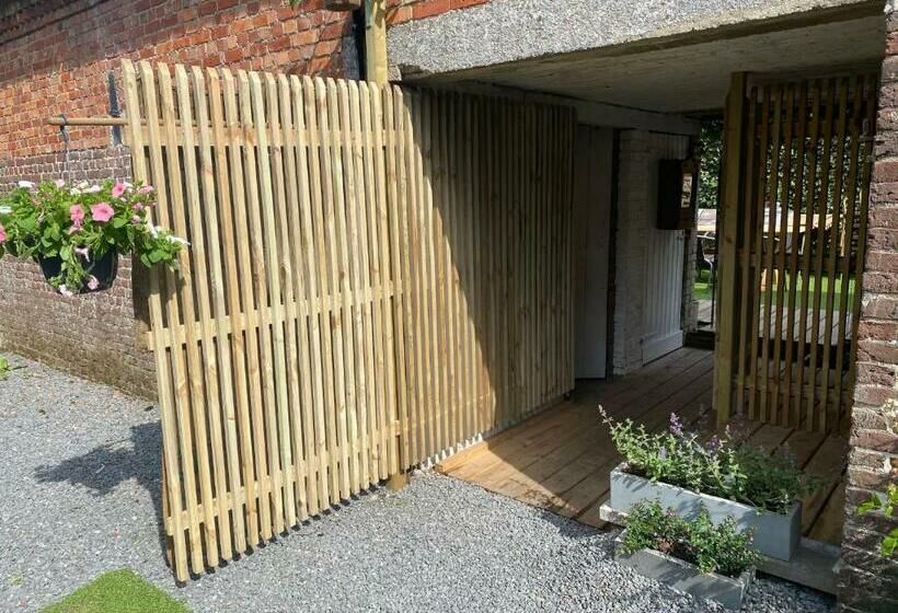 غرفة قياسية مزوَّدة بشُرفة, T Een En T Ander