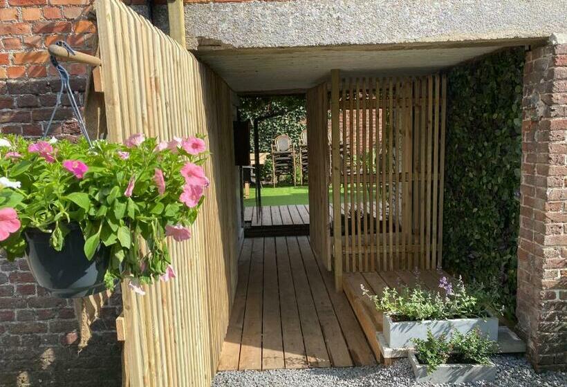 غرفة قياسية مزوَّدة بشُرفة, T Een En T Ander