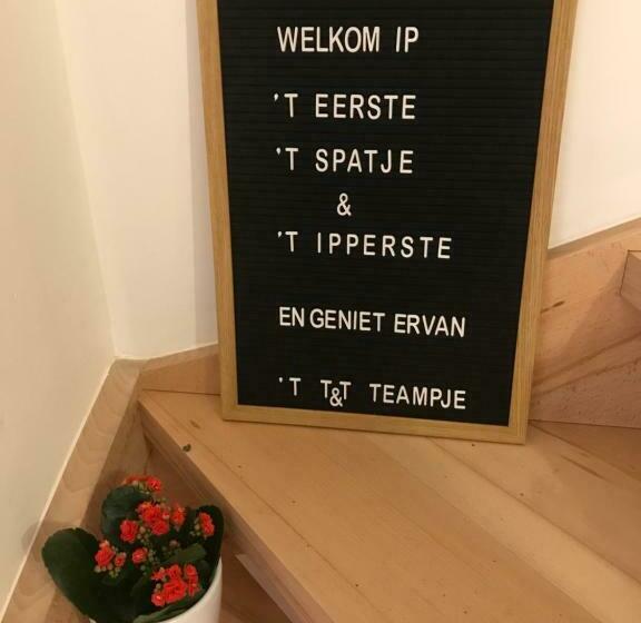 غرفة قياسية مزوَّدة بشُرفة, T Een En T Ander