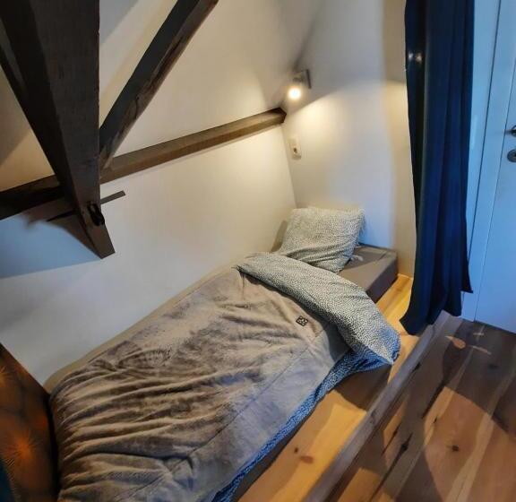 جناح عائلي, T Een En T Ander