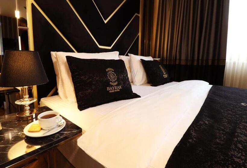 Suite Deluxe, Bayrak Grand