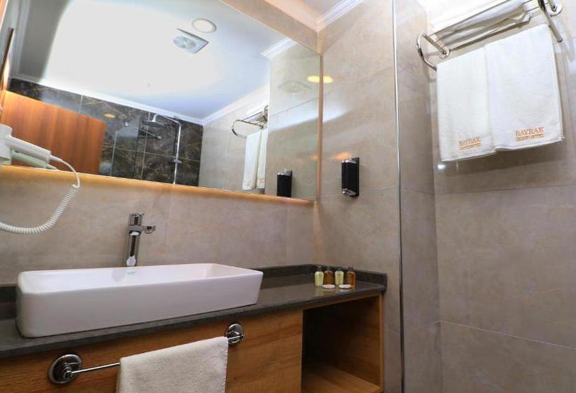 Suite Deluxe, Bayrak Grand