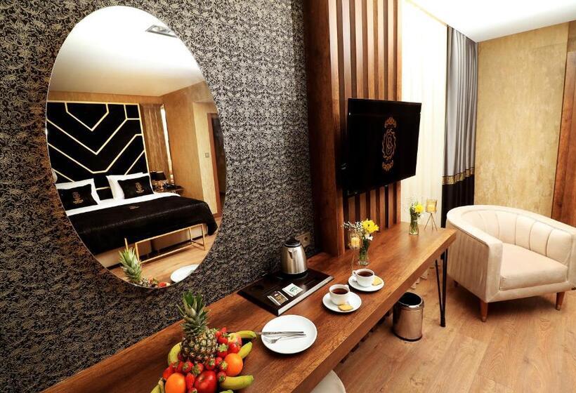 Suite Deluxe, Bayrak Grand