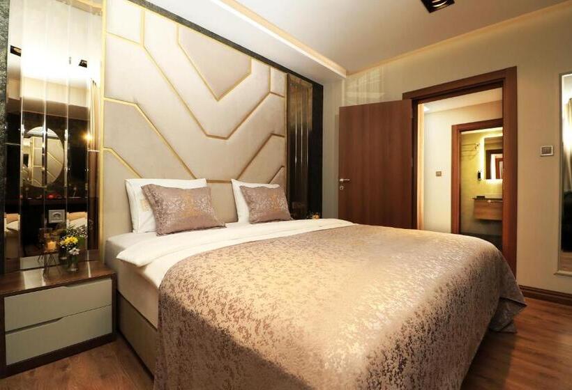 Suite Deluxe, Bayrak Grand