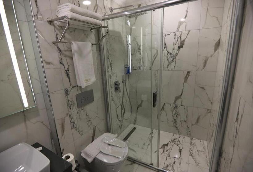 Camera Superiore, Bayrak Grand