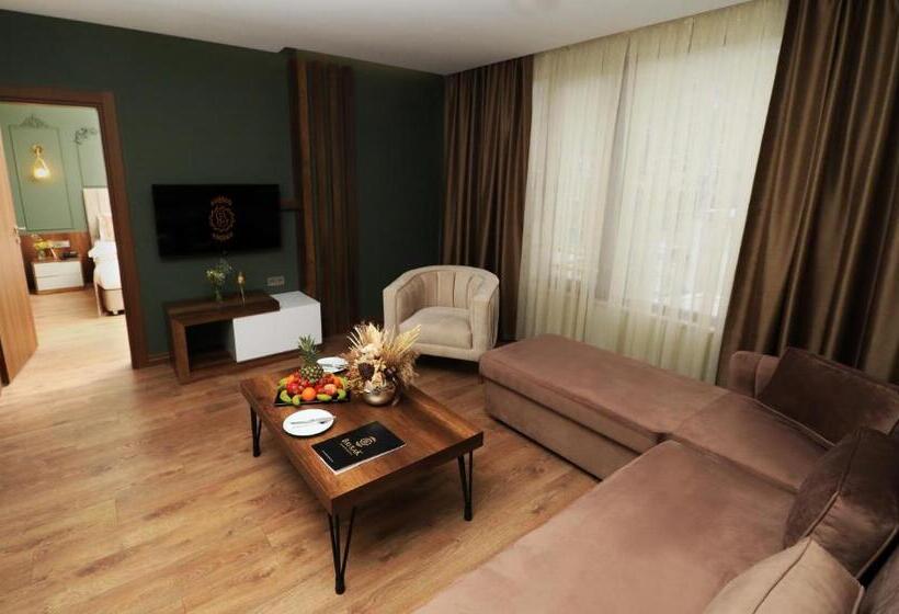 Suite Familiare, Bayrak Grand