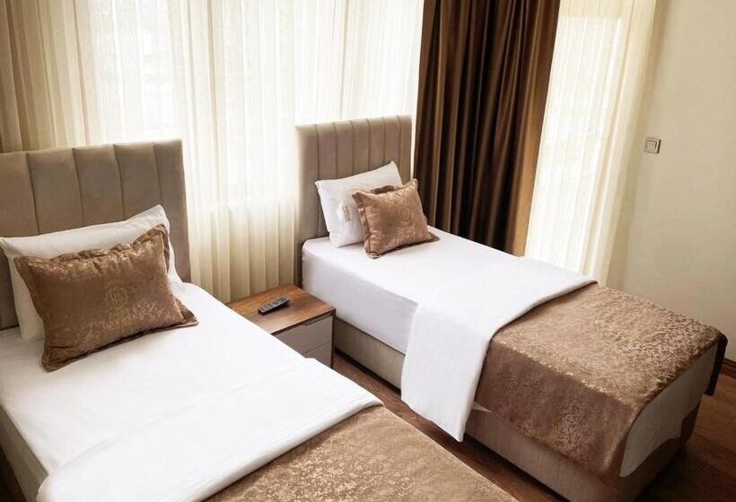 Suite Familiare, Bayrak Grand