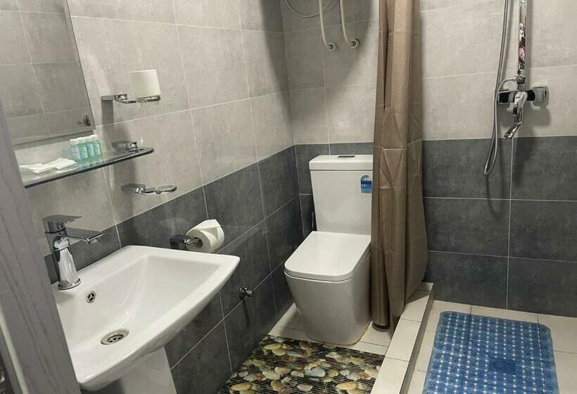 سوییت خانوادگی, Evita Tashkent