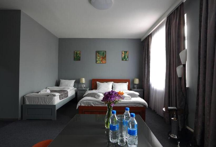 سوییت خانوادگی, Evita Tashkent