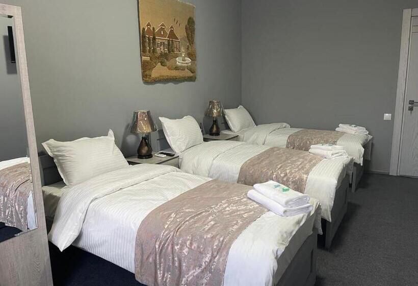 اتاق استاندارد سه نفره, Evita Tashkent