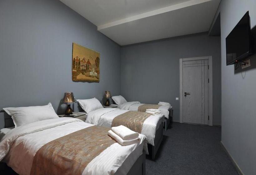 اتاق استاندارد سه نفره, Evita Tashkent