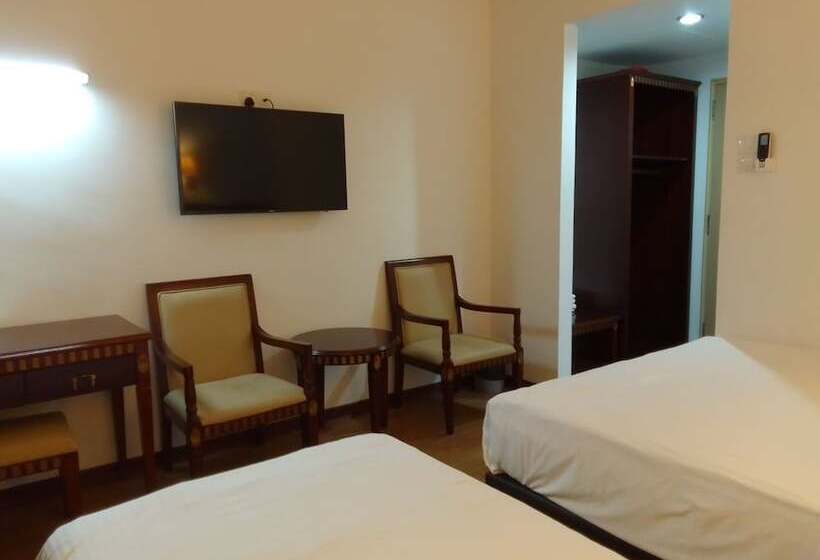 اتاق لوکس سه تخته, Oyo 90464 Borneo Suites