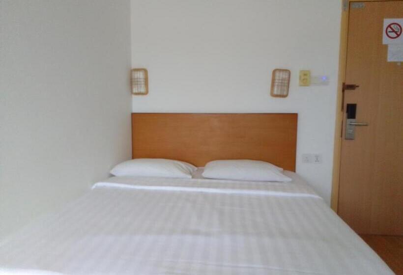 디럭스 룸 킹사이즈 침대, Oyo 90464 Borneo Suites