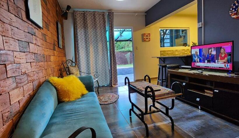 آپارتمان 1 خوابه همکف, Ivy House Apart