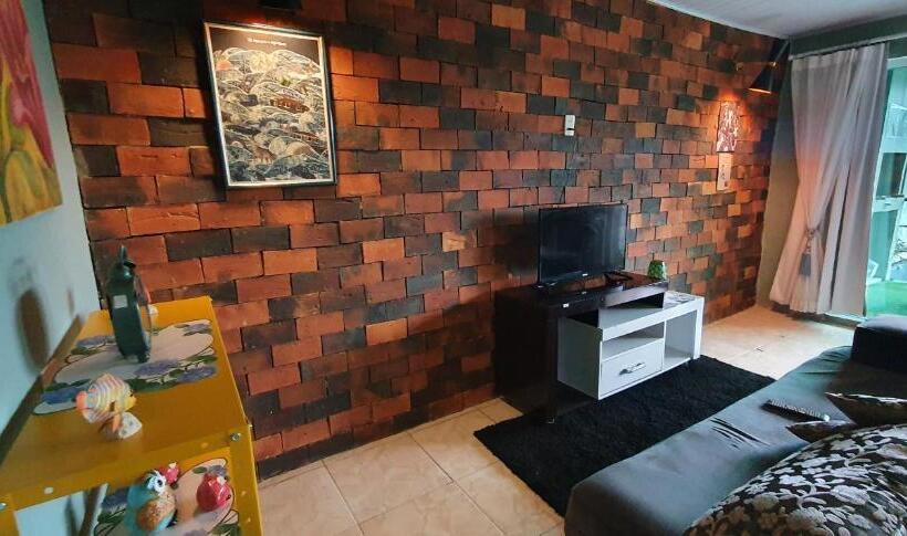 آپارتمان 1 خوابه با بالکن, Ivy House Apart
