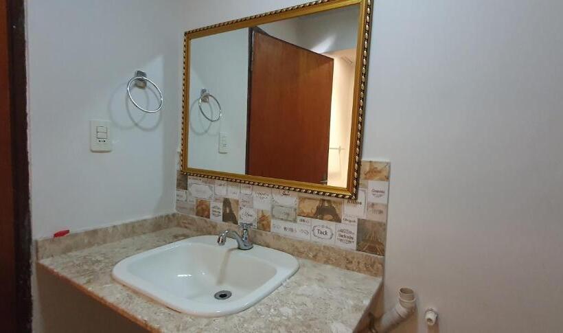 آپارتمان 1 خوابه همکف, Ivy House Apart