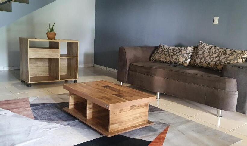 آپارتمان دوبلکس 1 خوابه, Ivy House Apart