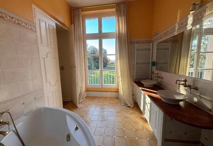 Quarto Quádruplo Estandar, Chateau De Roquelune