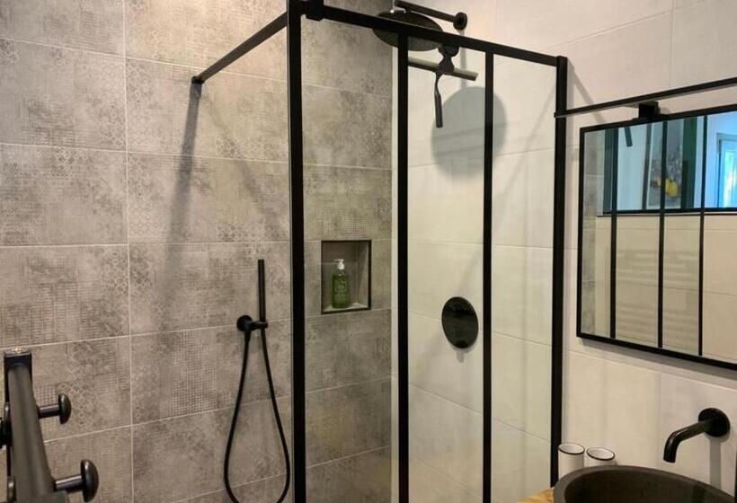 اتاق سوپریور, La Parenthèse Saint Donat