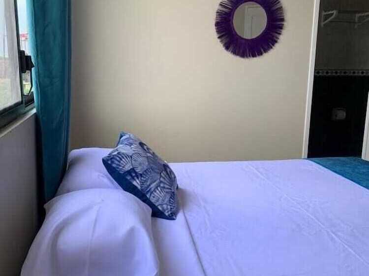Семейный Номер, Reef Hostel Manta