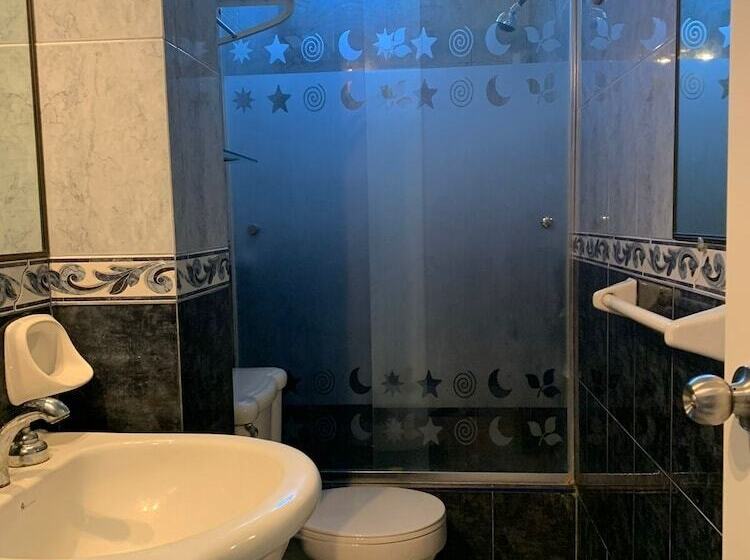 اتاق استاندارد سه نفره, Reef Hostel Manta