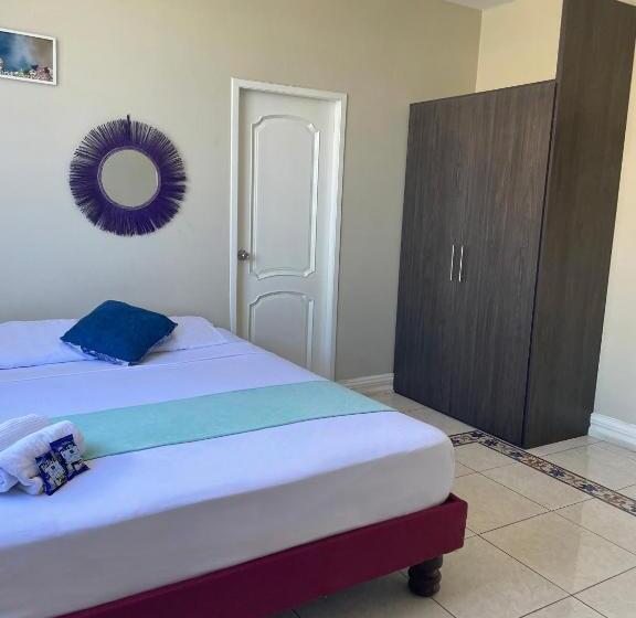 سوییت, Reef Hostel Manta