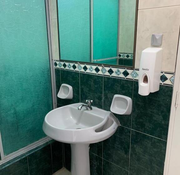 اتاق خانوادگی, Reef Hostel Manta