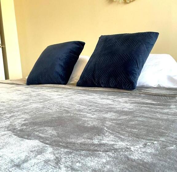 اتاق استاندارد سه نفره, Reef Hostel Manta