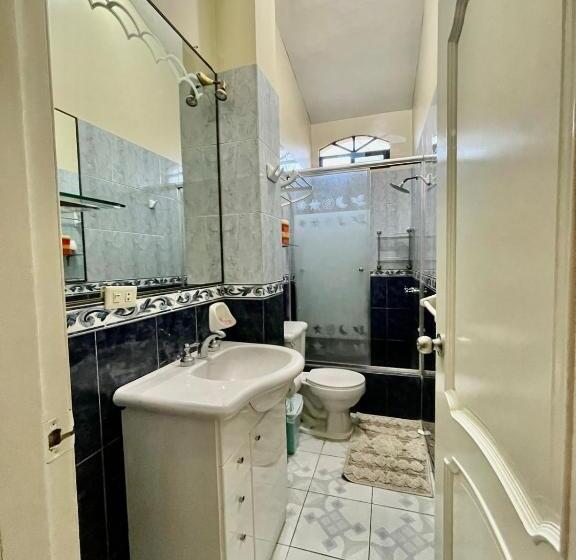 اتاق استاندارد سه نفره, Reef Hostel Manta