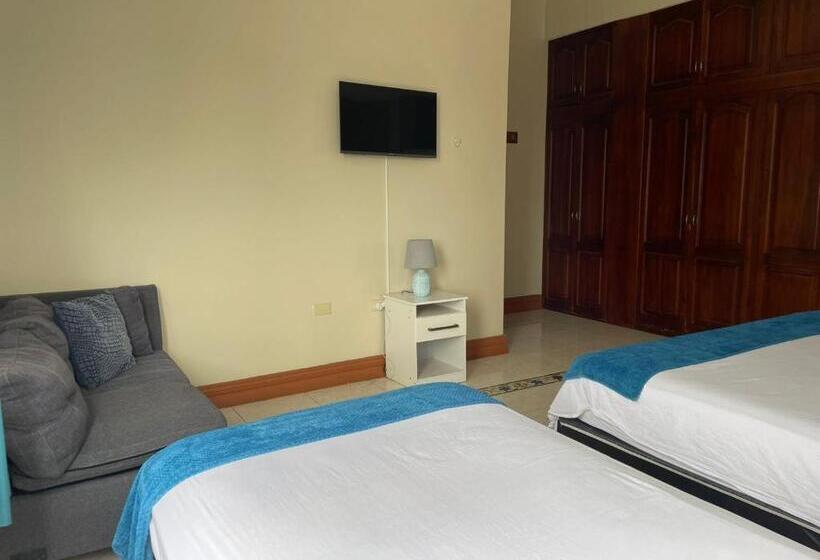标准三人间, Reef Hostel Manta