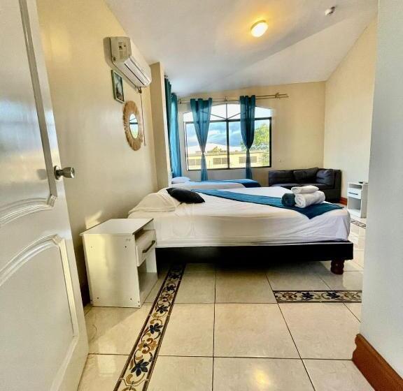 اتاق استاندارد سه نفره, Reef Hostel Manta