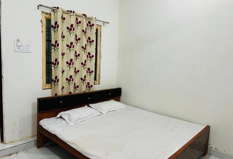 キングサイズベッドのデラックスルーム, Shreenathji Haveli