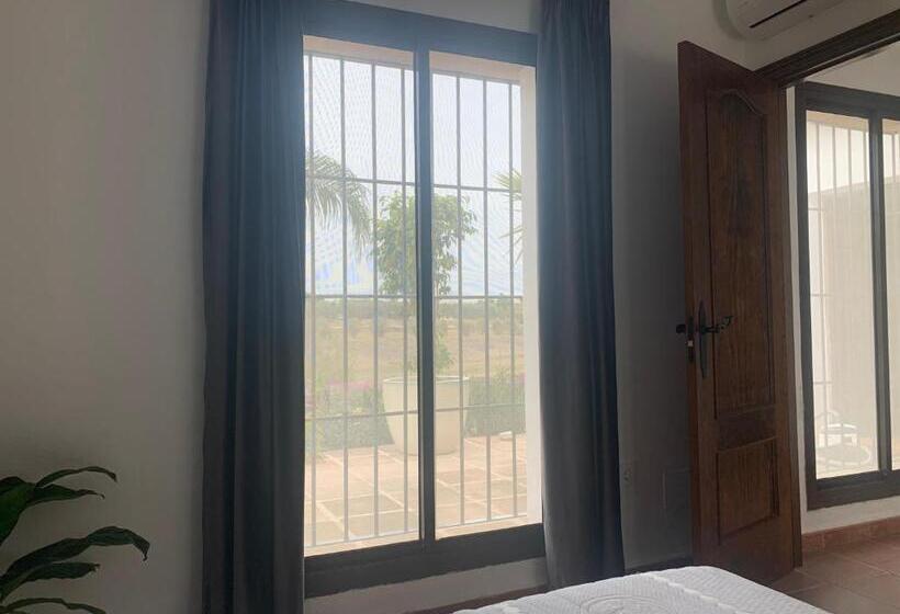 غرفة قياسية سرير كينج, Los Chozones