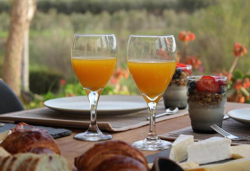 كوخ قياسي, Los Chozones