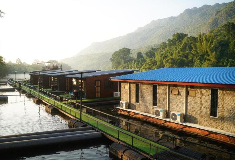 Deluxe room with river view, Phu Naphat Resort