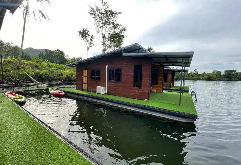 Deluxe room with river view, Phu Naphat Resort