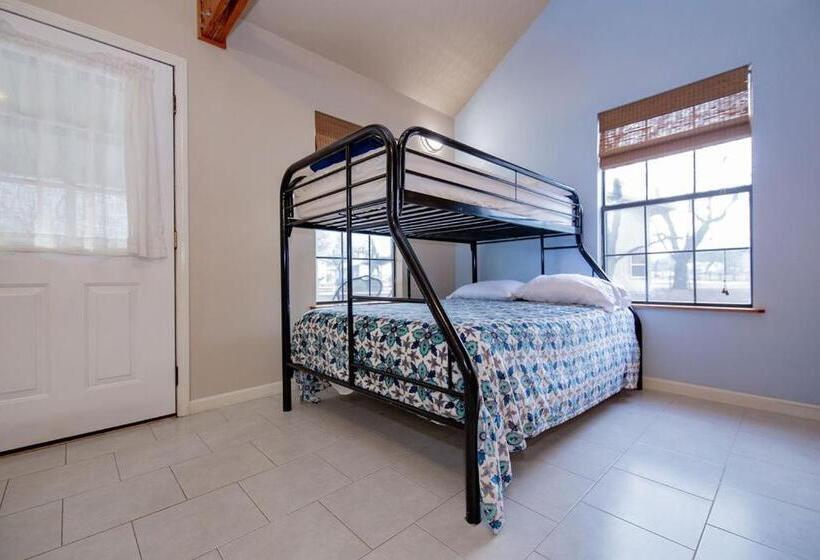 منزل غرفة نوم واحدة, Seven Bluff Cabins