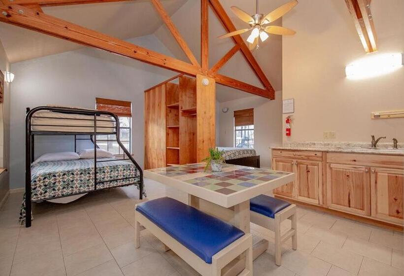 منزل غرفة نوم واحدة, Seven Bluff Cabins