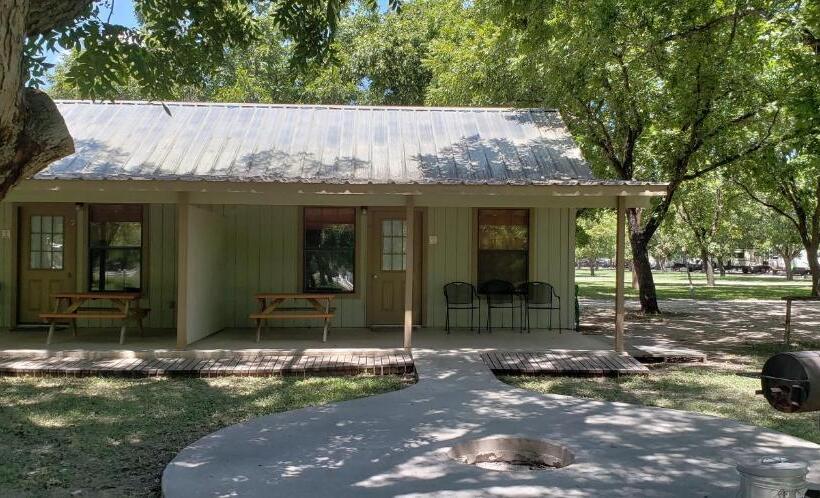 منزل غرفة نوم واحدة, Seven Bluff Cabins