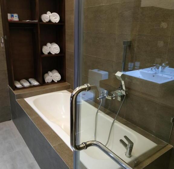 غرفة ديلوكس ثلاثية, Sigiriya Cashew Palace Resort