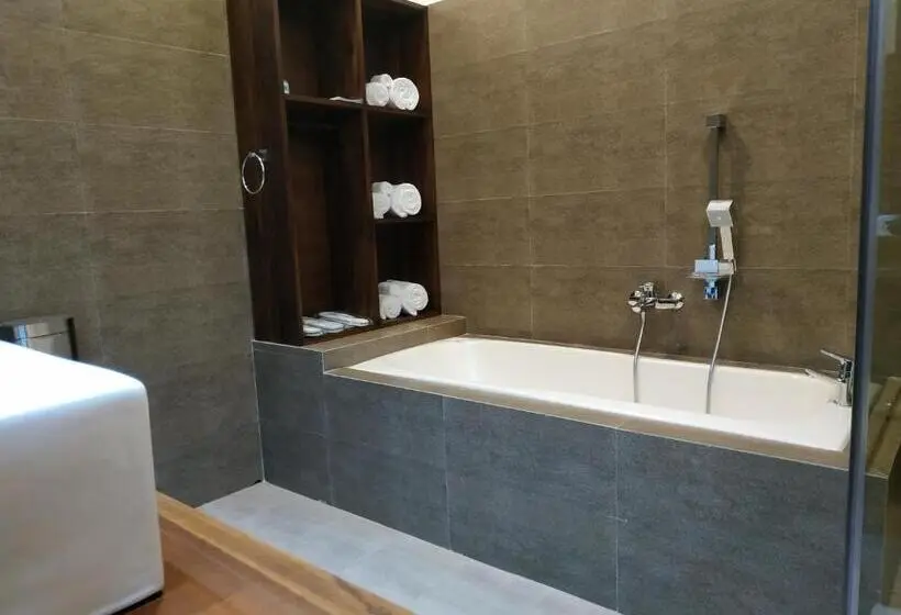 デラックストリプルルーム, Sigiriya Cashew Palace Resort