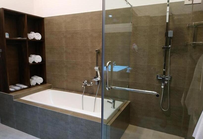 غرفة ديلوكس ثلاثية, Sigiriya Cashew Palace Resort