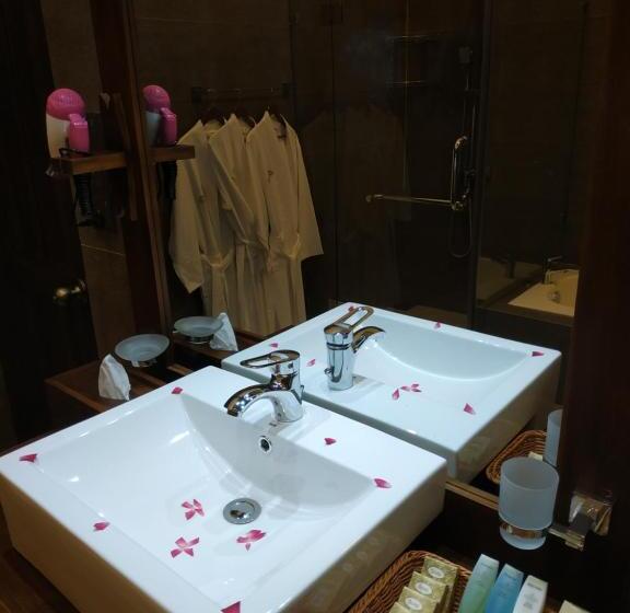 غرفة ديلوكس ثلاثية, Sigiriya Cashew Palace Resort