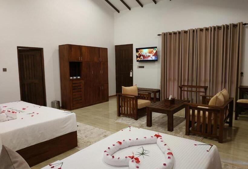 Трехместный Номер Deluxe, Sigiriya Cashew Palace Resort