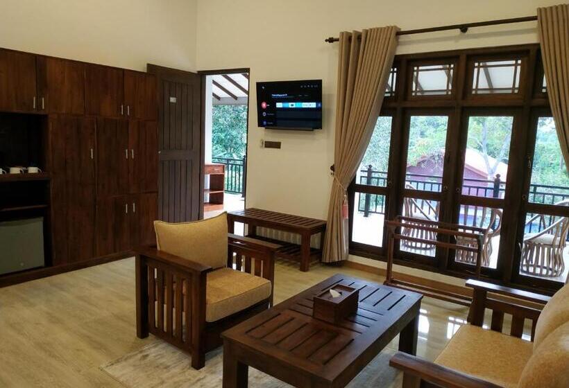 غرفة ديلوكس ثلاثية, Sigiriya Cashew Palace Resort