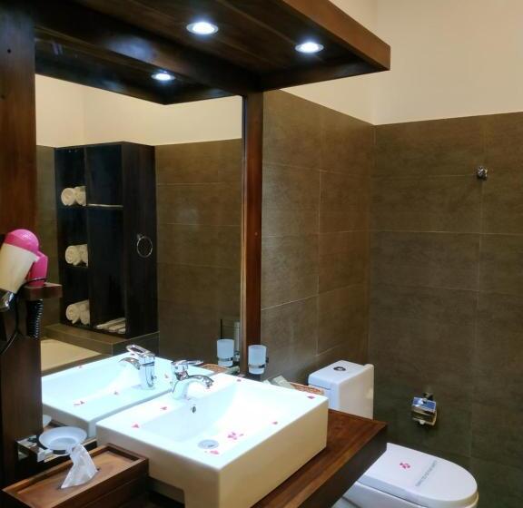 디럭스 트리플 룸, Sigiriya Cashew Palace Resort