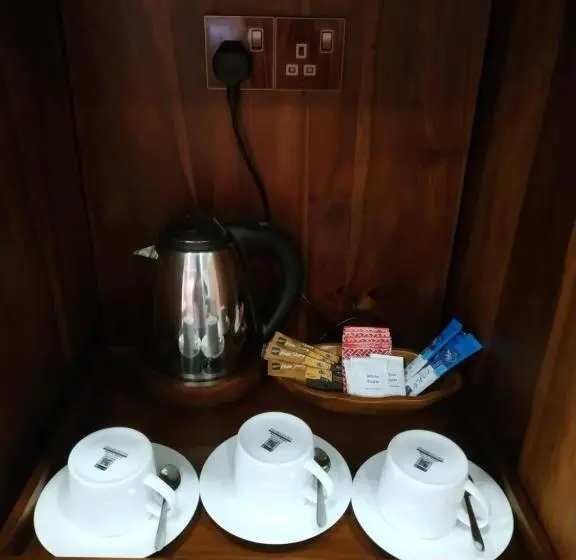 デラックストリプルルーム, Sigiriya Cashew Palace Resort