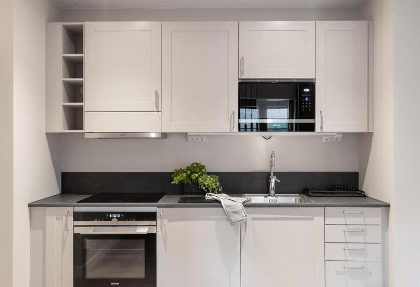 디럭스 4인 룸, Live And Stay Ekmanska