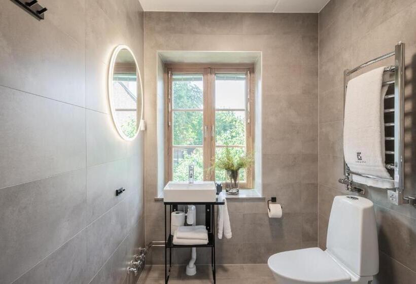 패밀리 스위트, Live And Stay Ekmanska